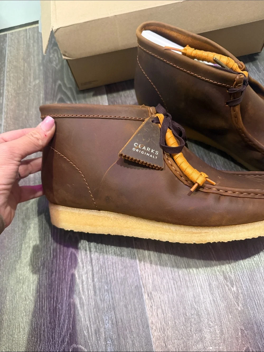 Clark’s Men’s Brown Wallabee Boot in brown beeswax • Sz 15